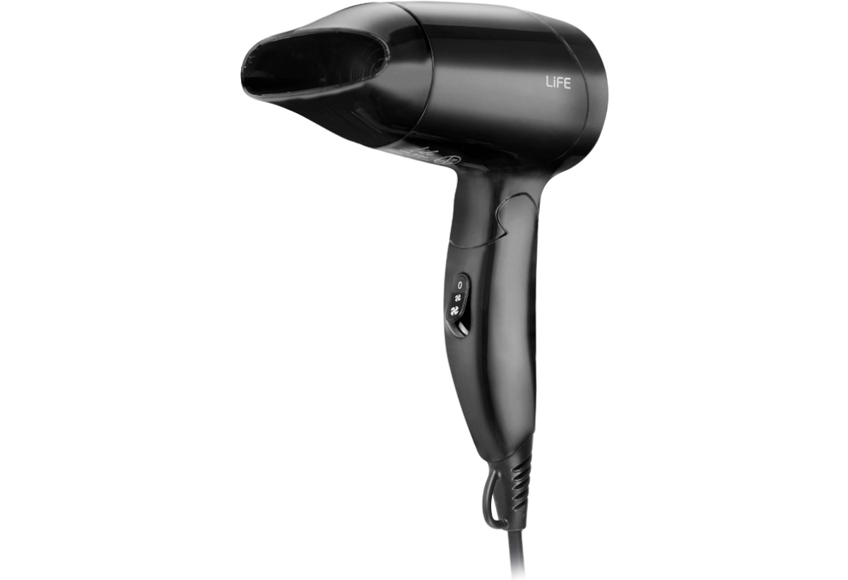 Απεικονίζεται το σεσουαρ μαλλιών 